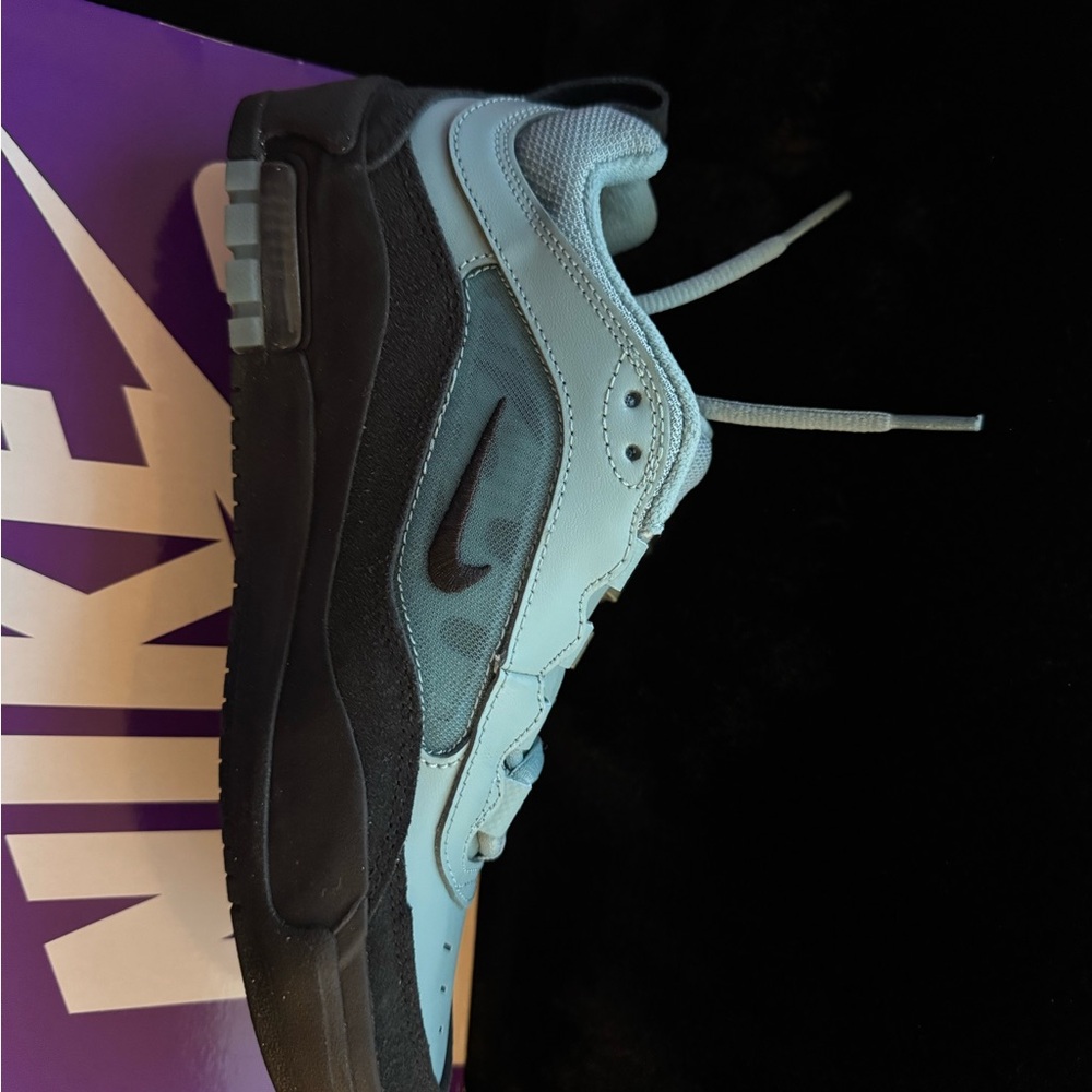 Nike Black and Light Blue Athletic Shoes Air Max Ishod sized women’s 9 - Picture 6 of 6